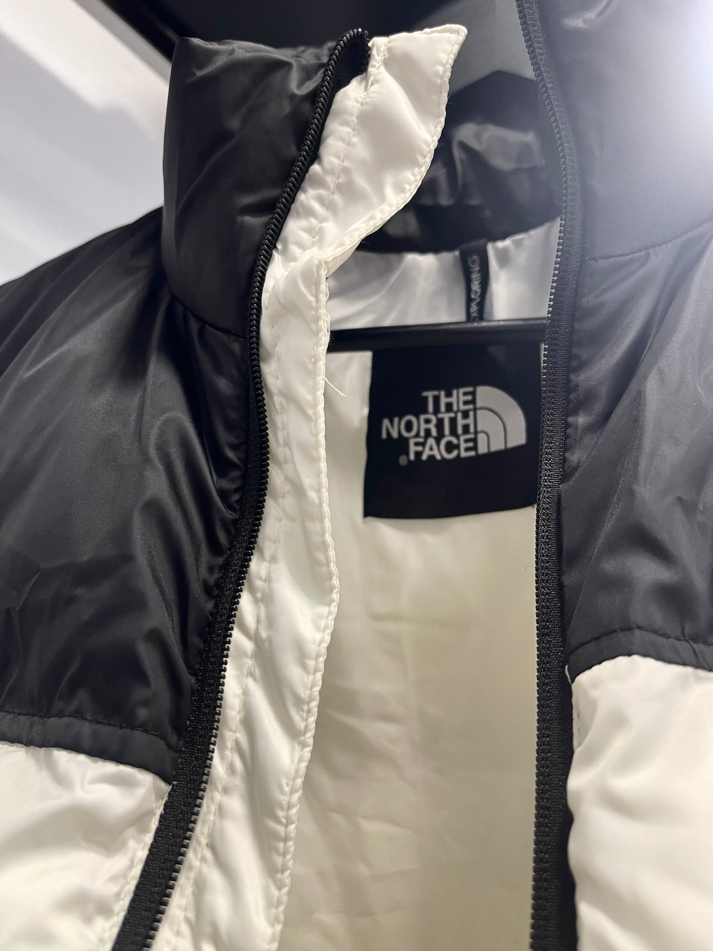 North Face αμάνικο μπουφάν