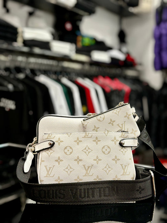 Louis Vuitton White τσαντάκι ωμού/χιαστί