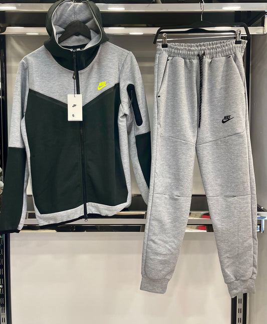 Nike sportswear Tech Fleece