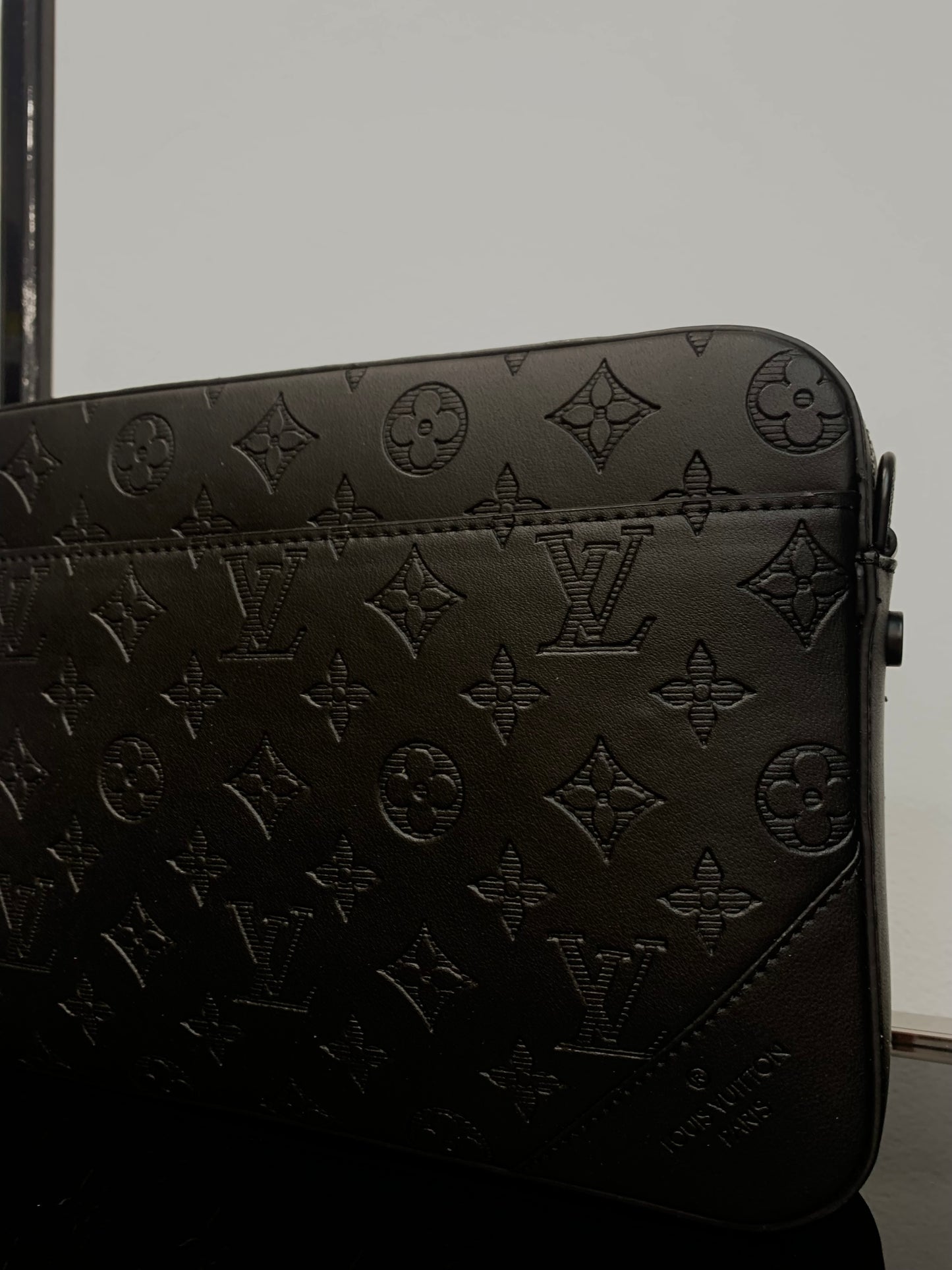 Louis Vuitton Black τσαντάκι ωμού/Χιαστί