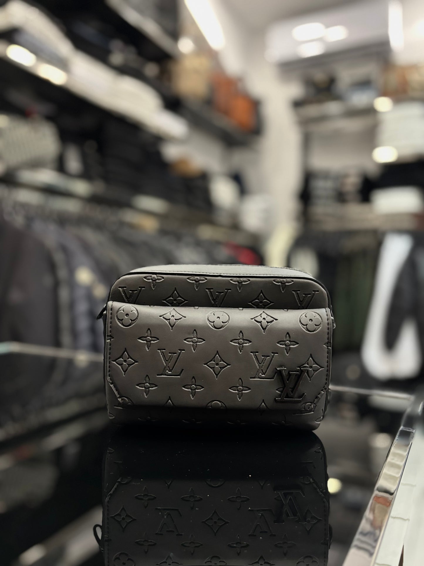 Louis Vuitton black bag ώμου/χιαστί