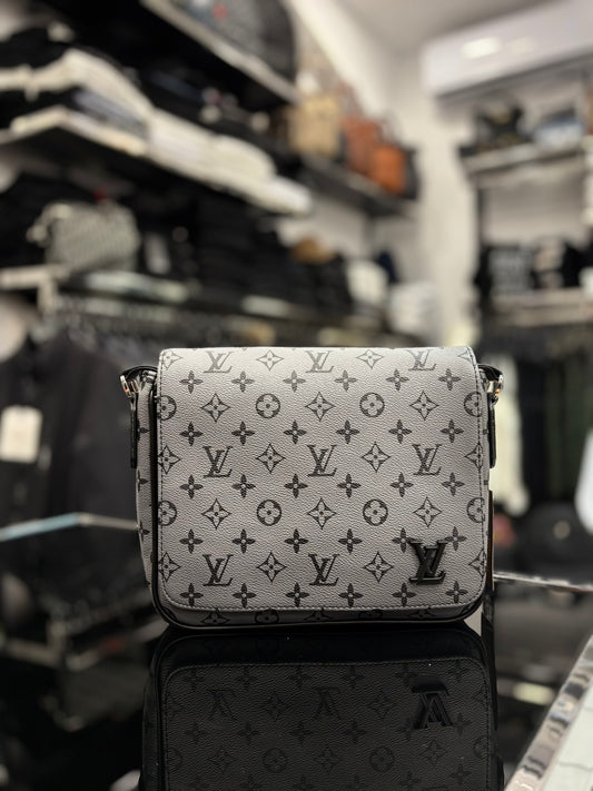 Louis Vuitton grey bag ώμου/χιαστί