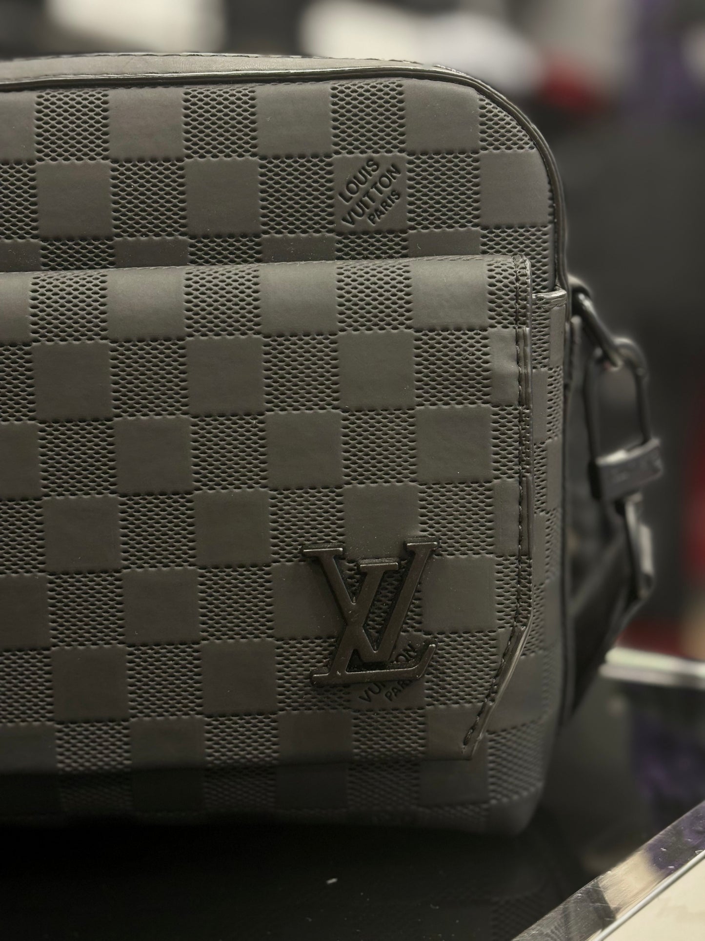 Louis Vuitton Black τσαντάκι ωμού/Χιαστί