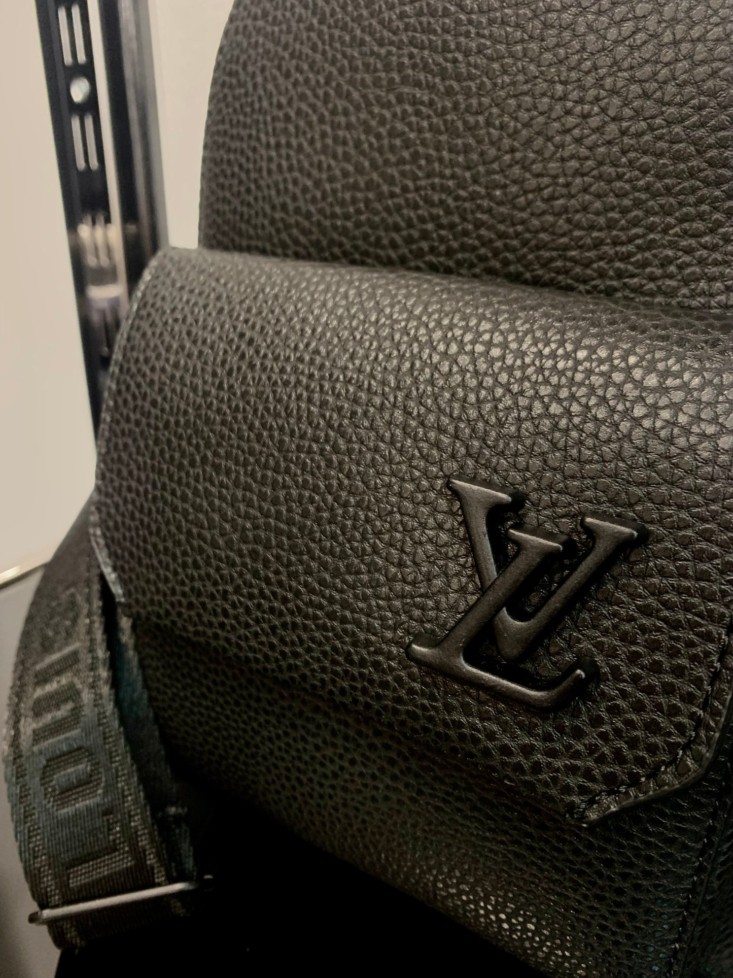 Louis Vuitton τσαντάκι χιαστί