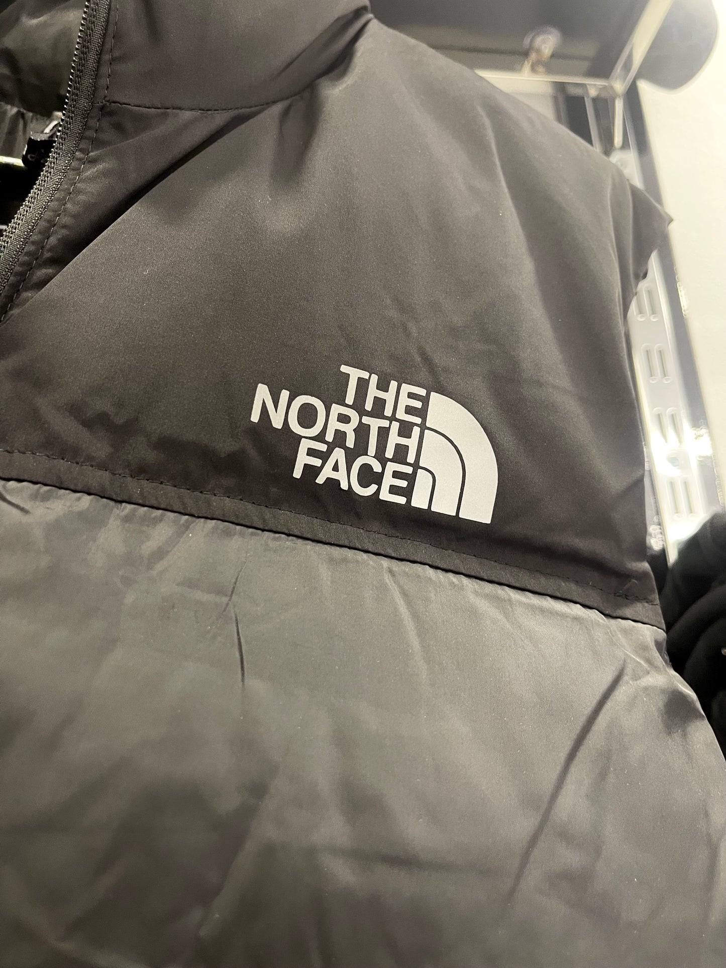 North Face αμάνικο μπουφάν