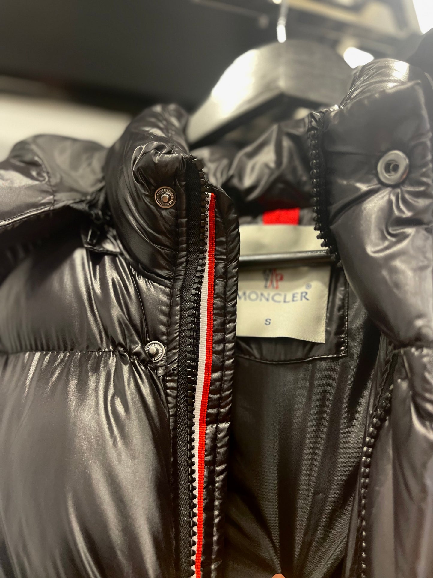 Moncler αμάνικο μπουφάν