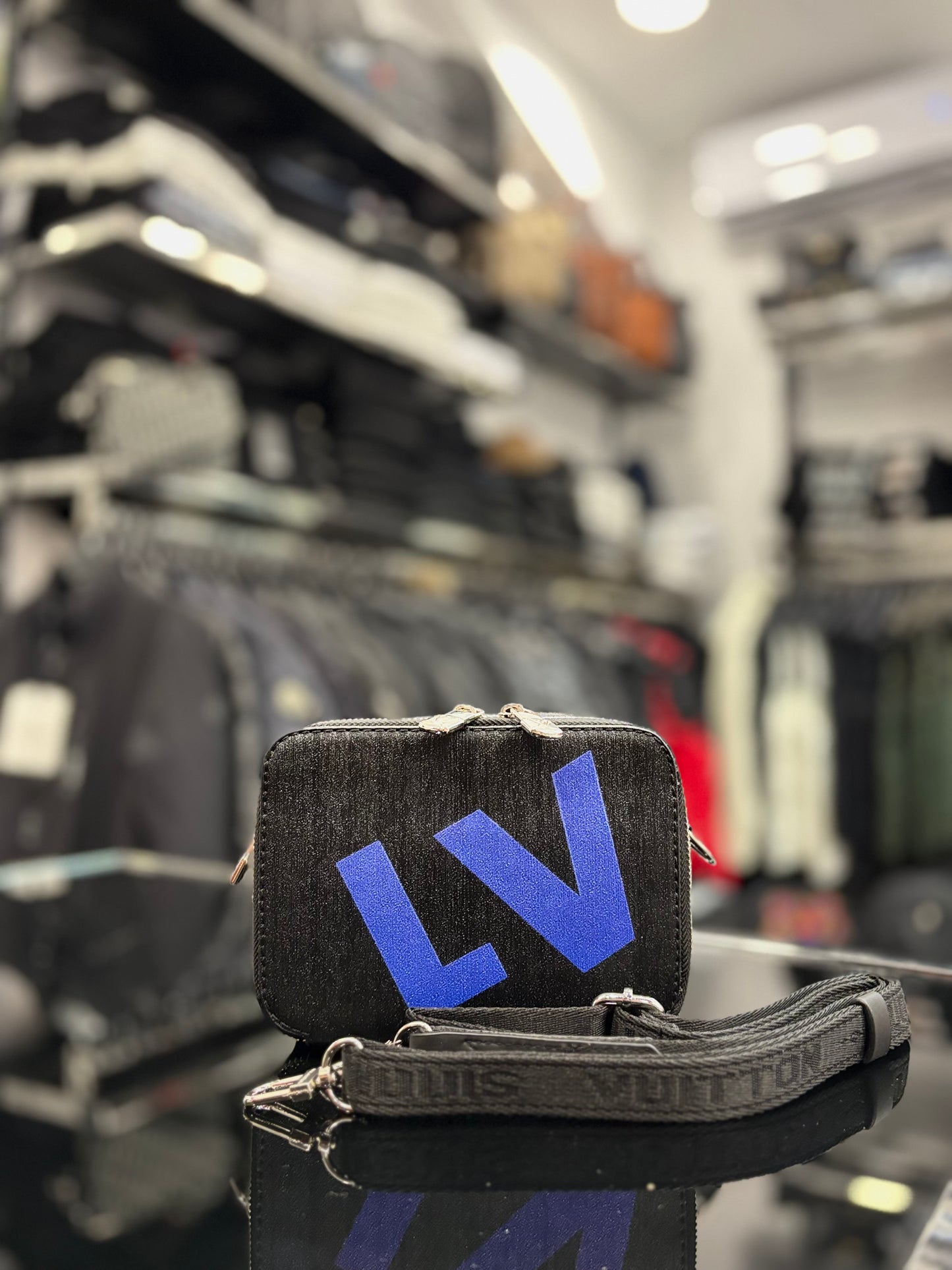 LV black bag ώμου/χιαστί