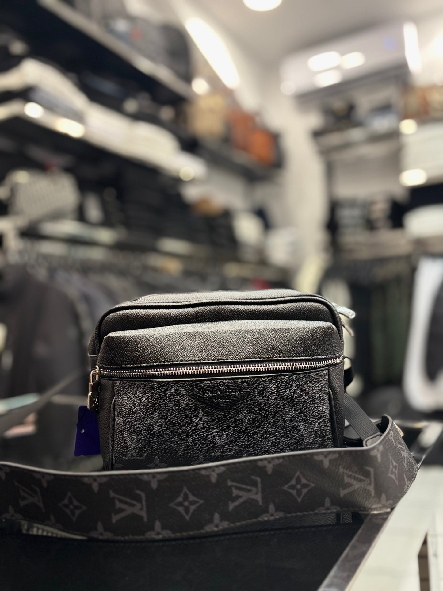 Louis Vuitton black bag ώμου/χιαστί