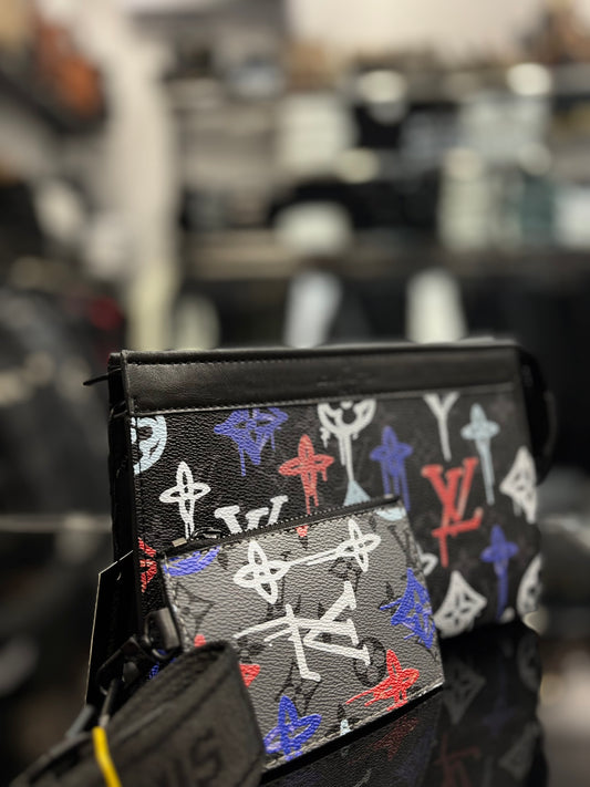 Louis Vuitton black envelope χειρός/χιαστί