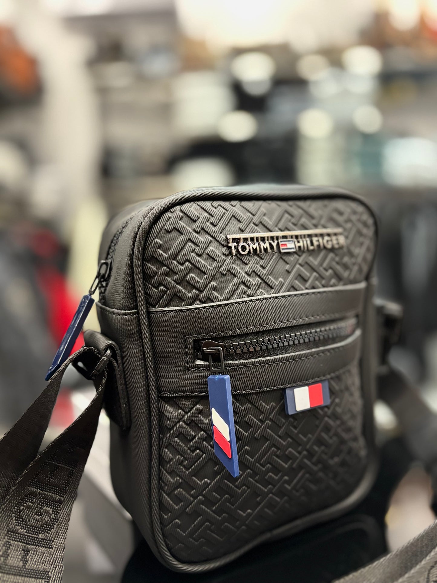 Tommy Hilfiger black bag ώμου/χιαστί