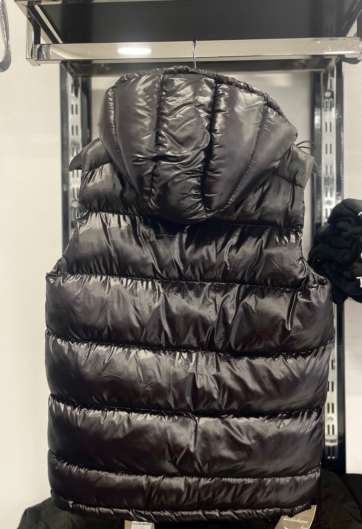 Moncler αμάνικο μπουφάν