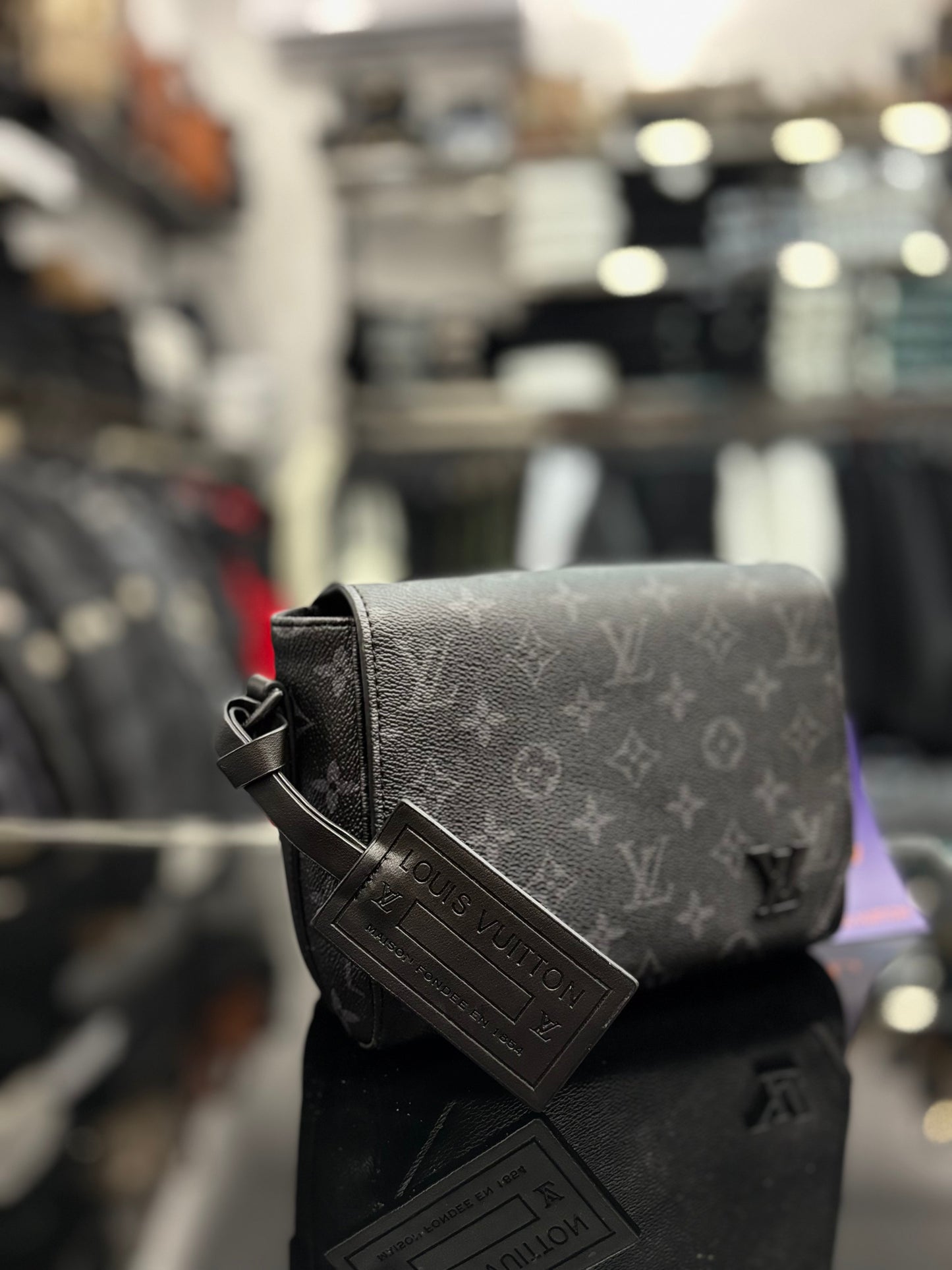 Louis Vuitton black bag ώμου/χιαστί