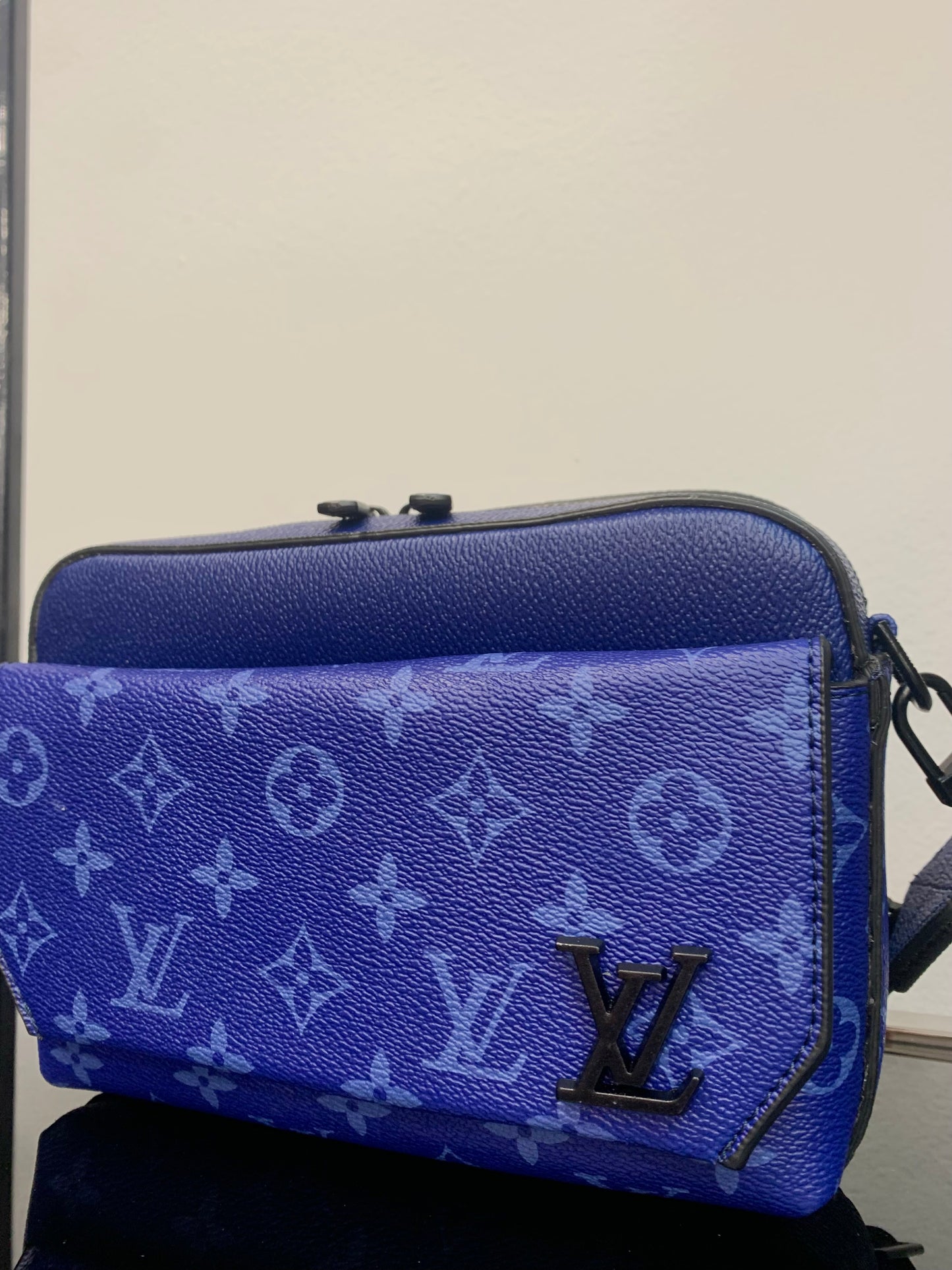 Louis Vuitton Blue τσαντάκι ωμού/χιαστί