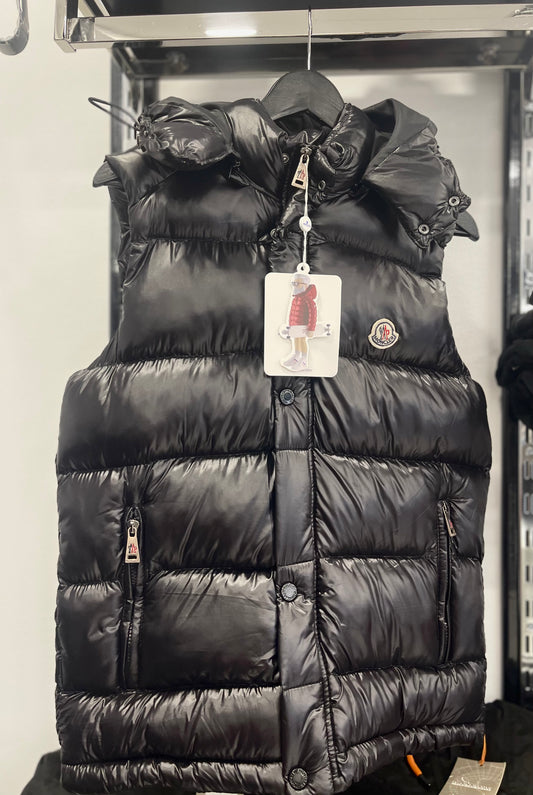 Moncler αμάνικο μπουφάν