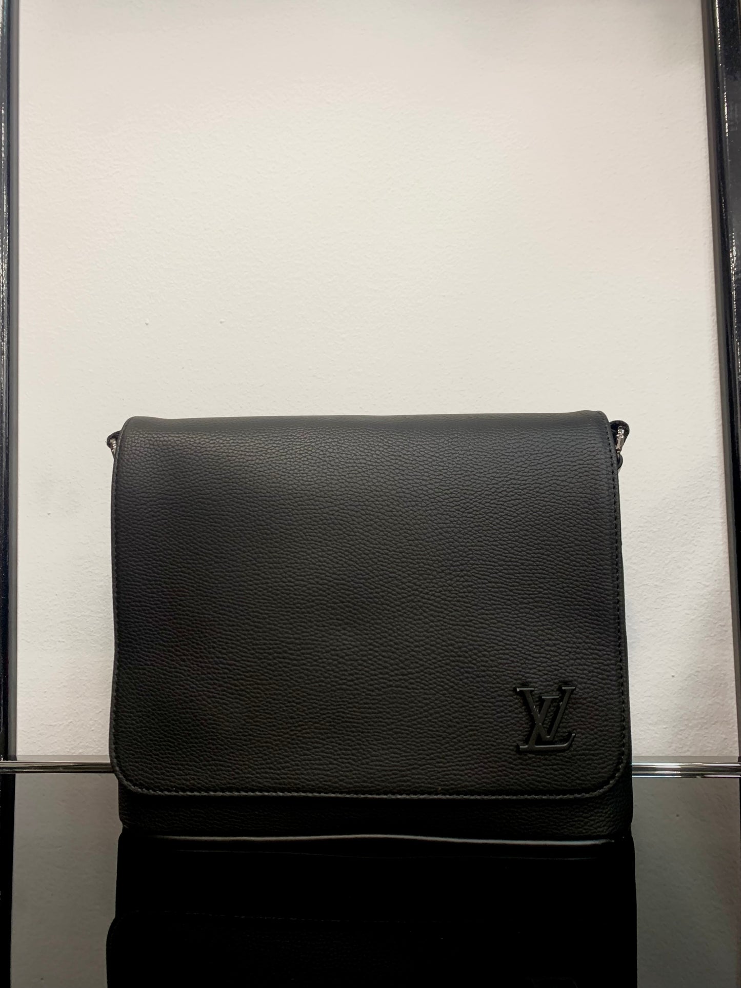 Louis Vuitton Black τσάντα ωμού/χιαστί