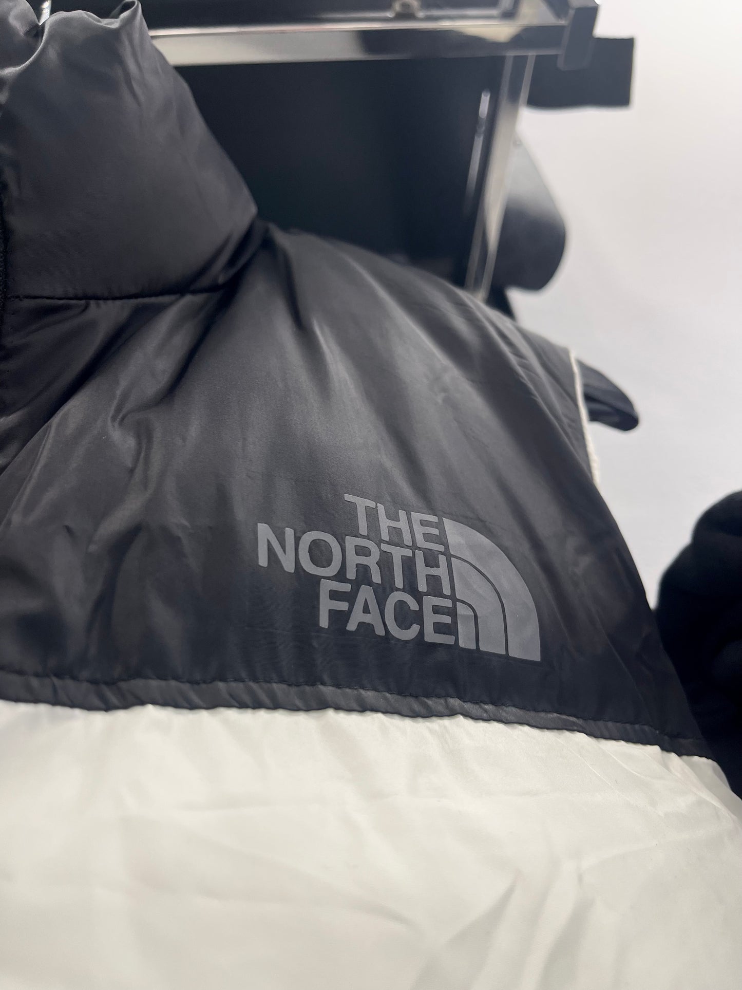 North Face αμάνικο μπουφάν