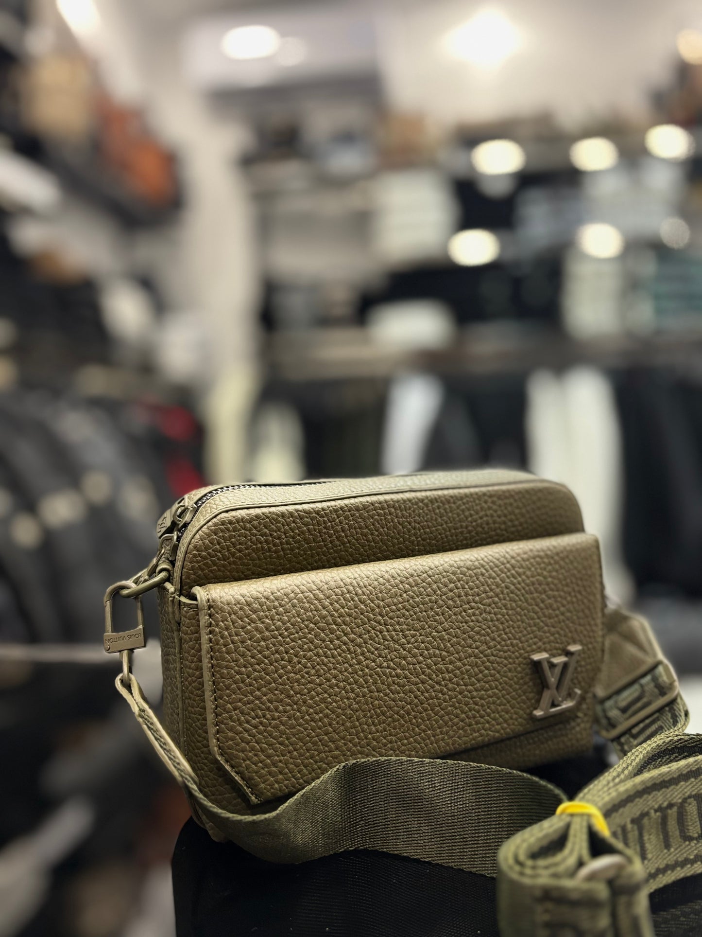 Louis Vuitton khaki bag ώμου/χιαστί