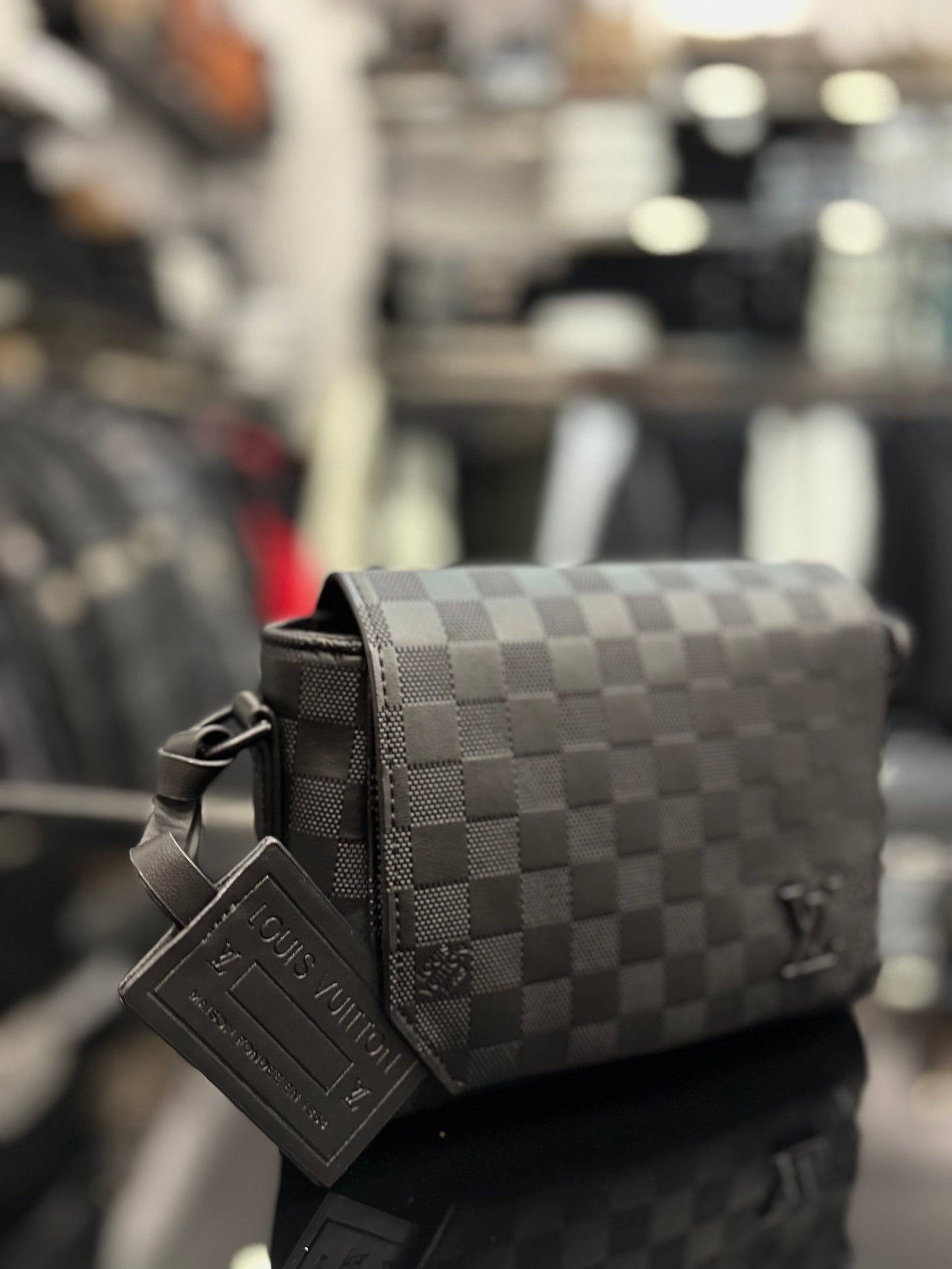 Louis Vuitton black bag ώμου/χιαστί