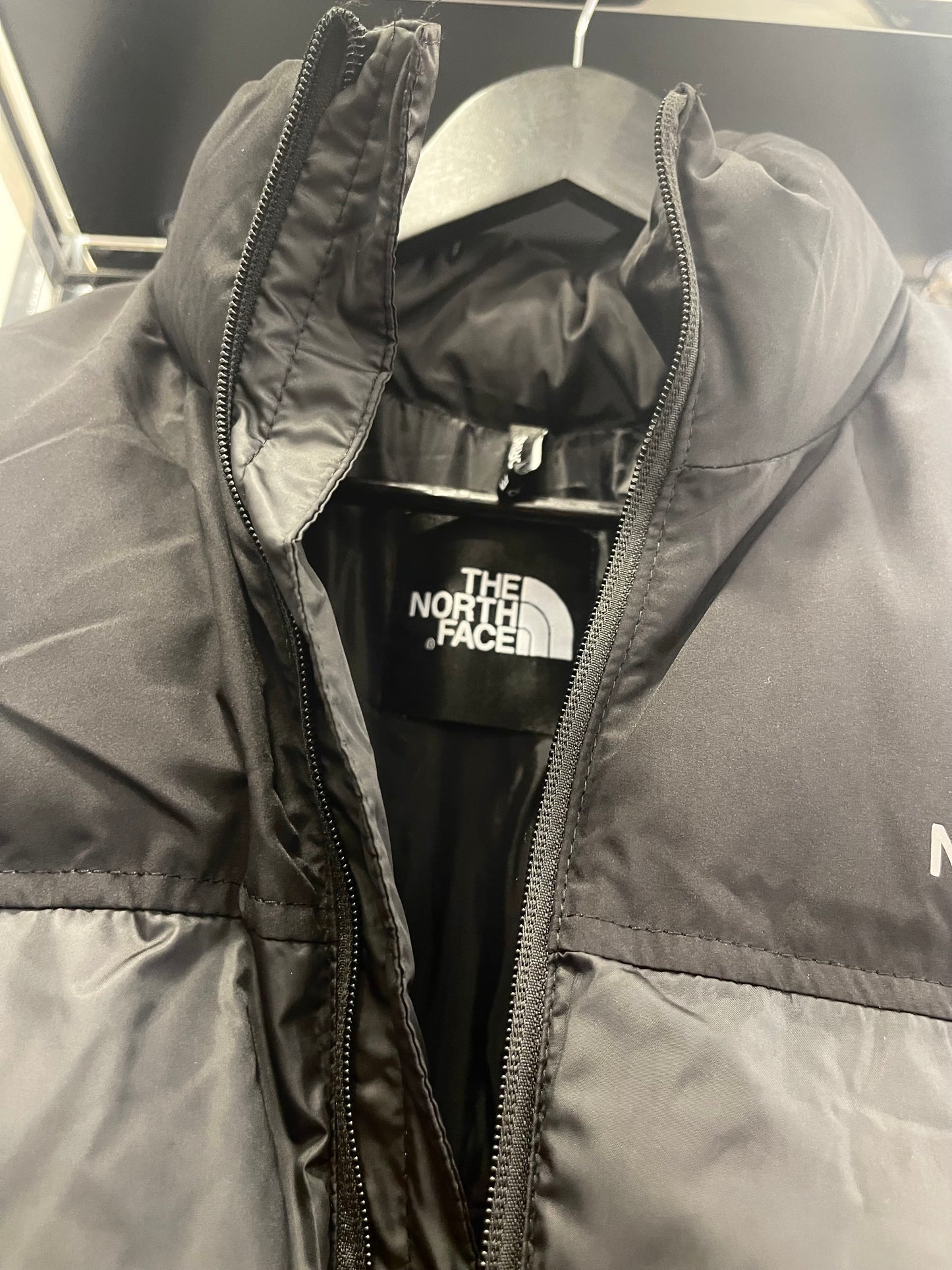 North Face αμάνικο μπουφάν