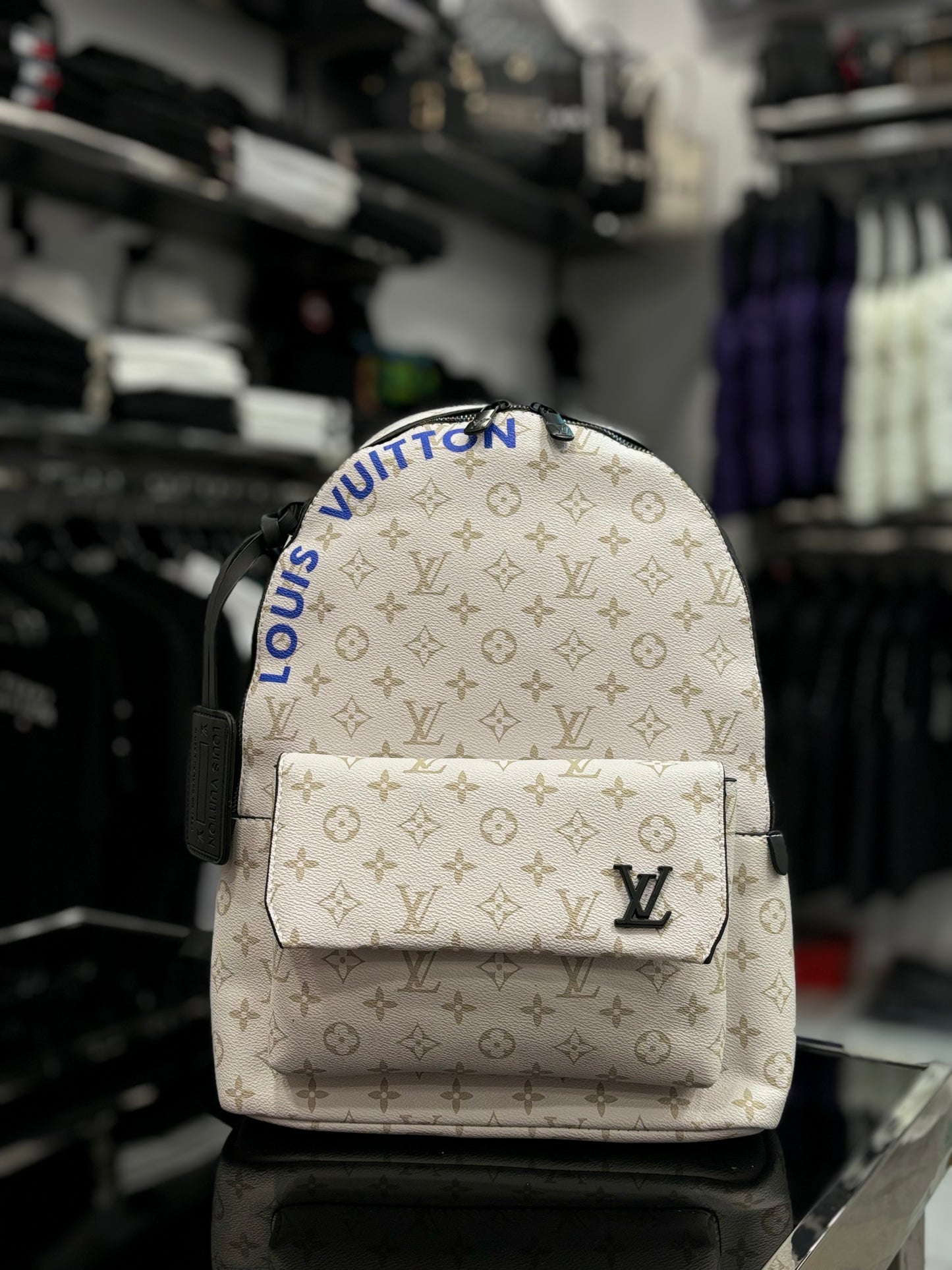 Background Louis Vuitton White