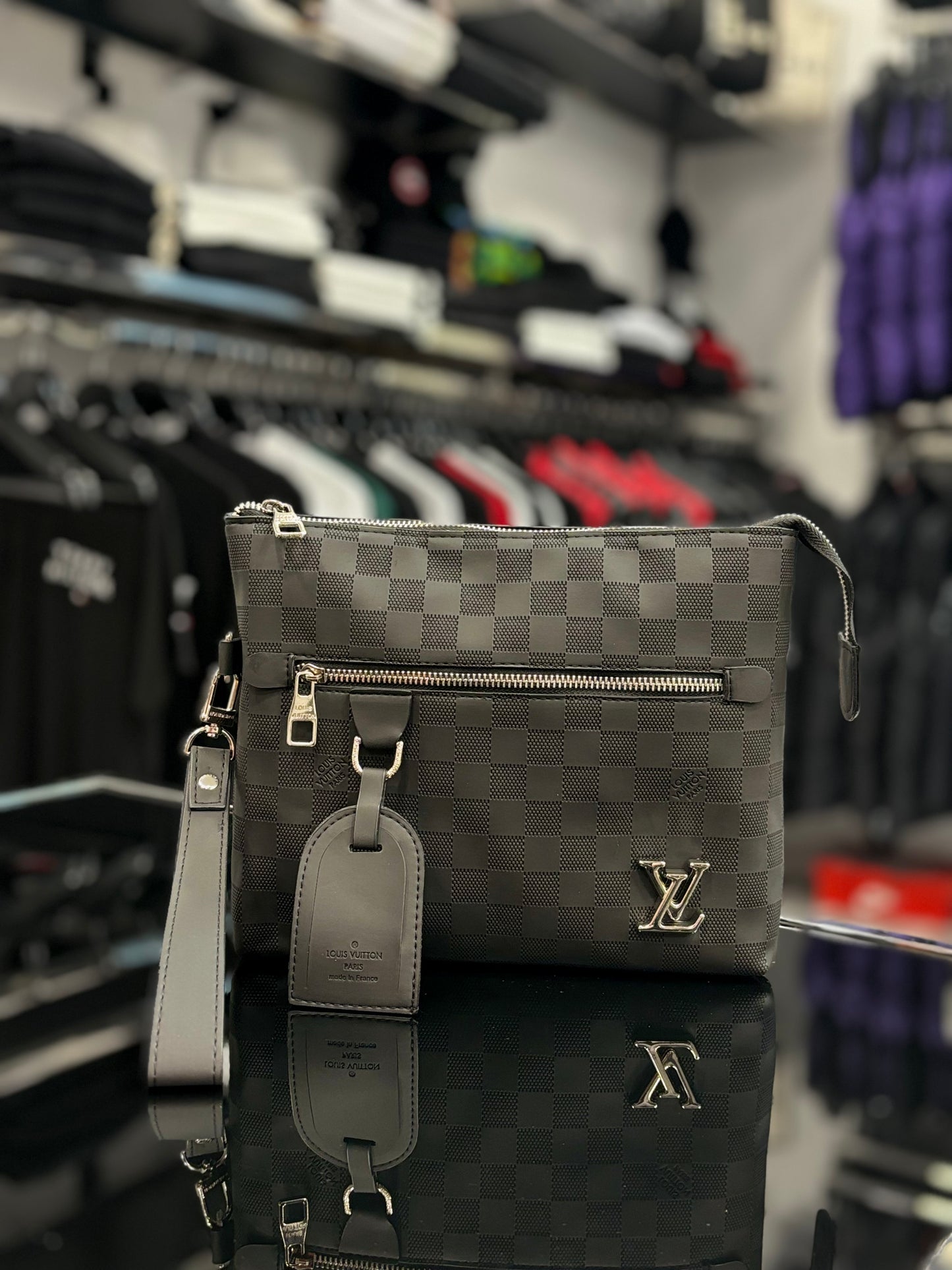 Louis Vuitton Black τσαντάκι χεριού