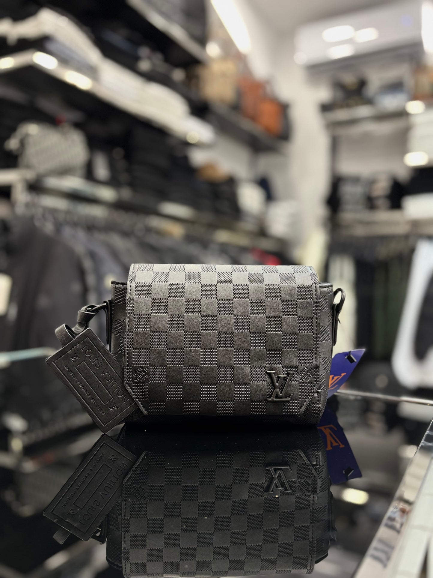 Louis Vuitton black bag ώμου/χιαστί