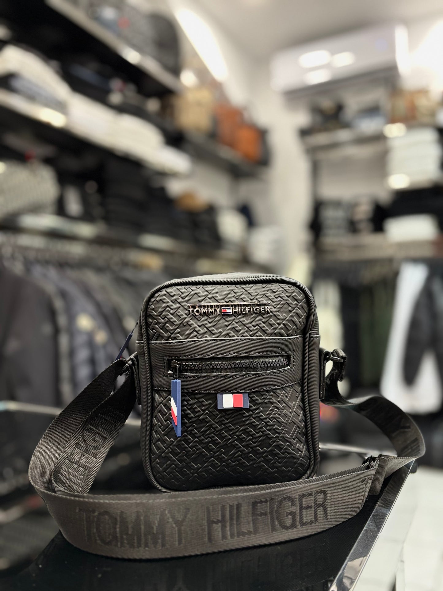 Tommy Hilfiger black bag ώμου/χιαστί