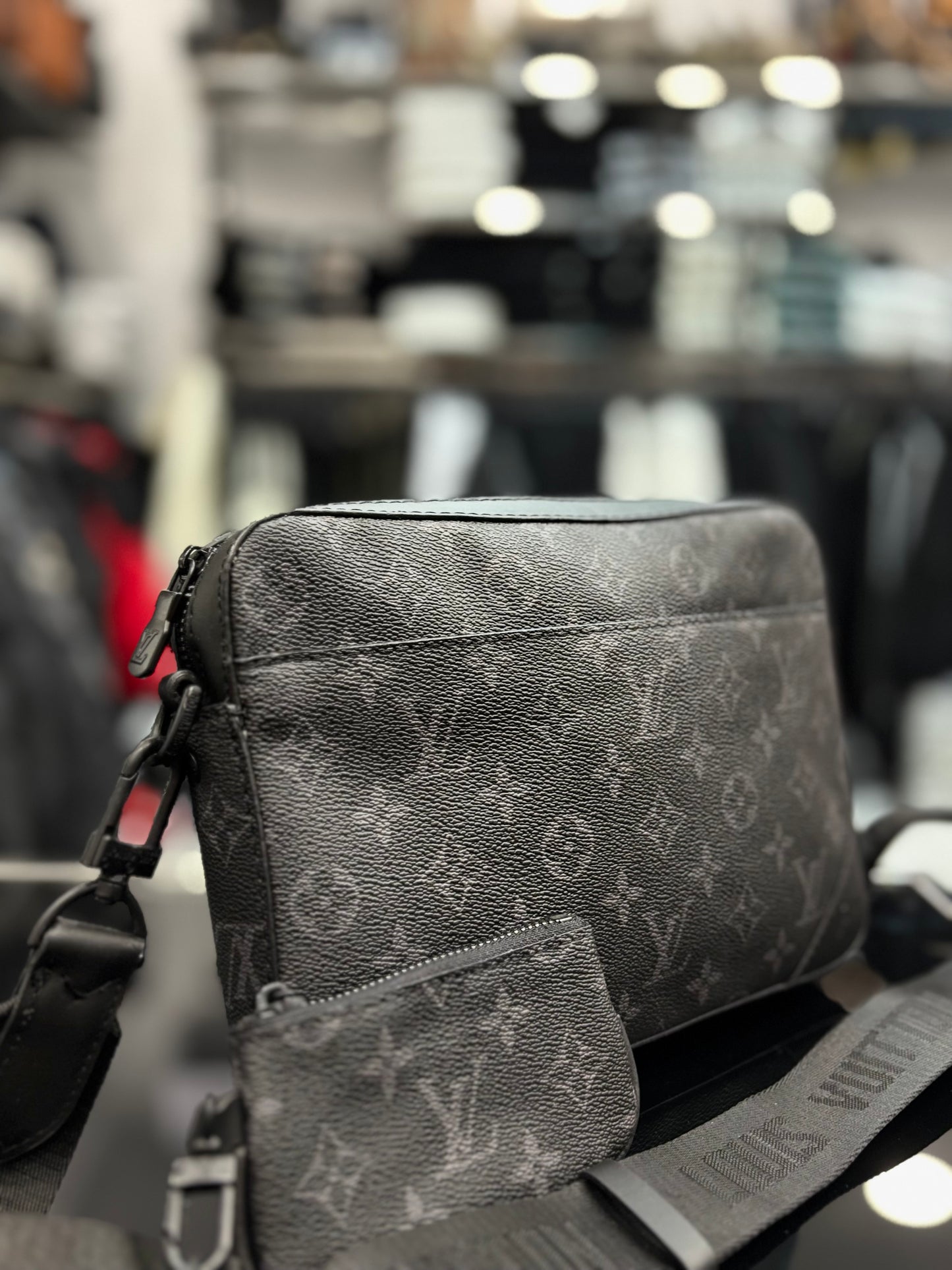 Louis Vuitton black bag ώμου/χιαστί