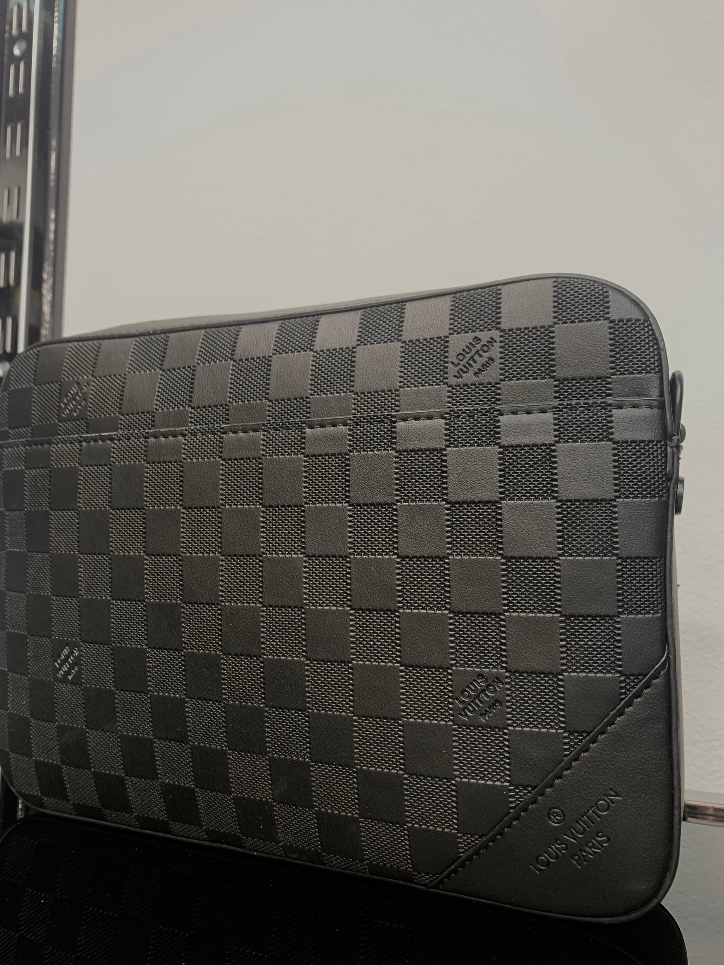 Louis Vuitton Black τσαντάκι ωμού/Χιαστί