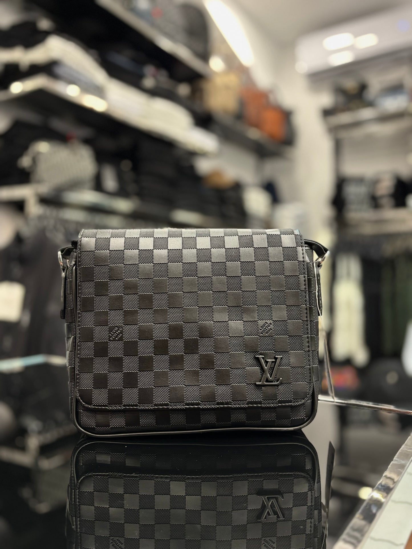 Louis Vuitton black bag ώμου/χιαστί